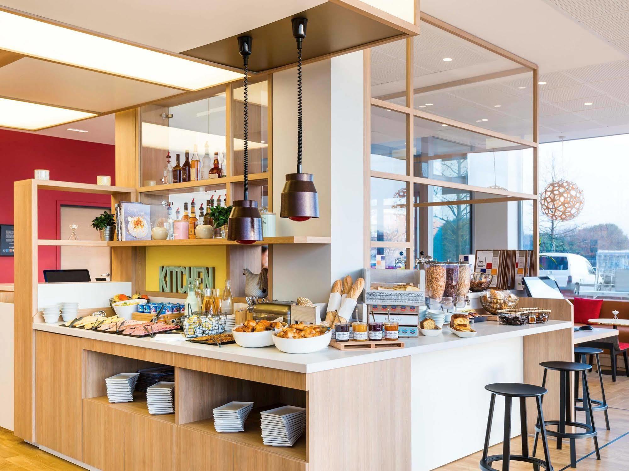 Ibis Styles Guyancourt Versailles Exteriér fotografie