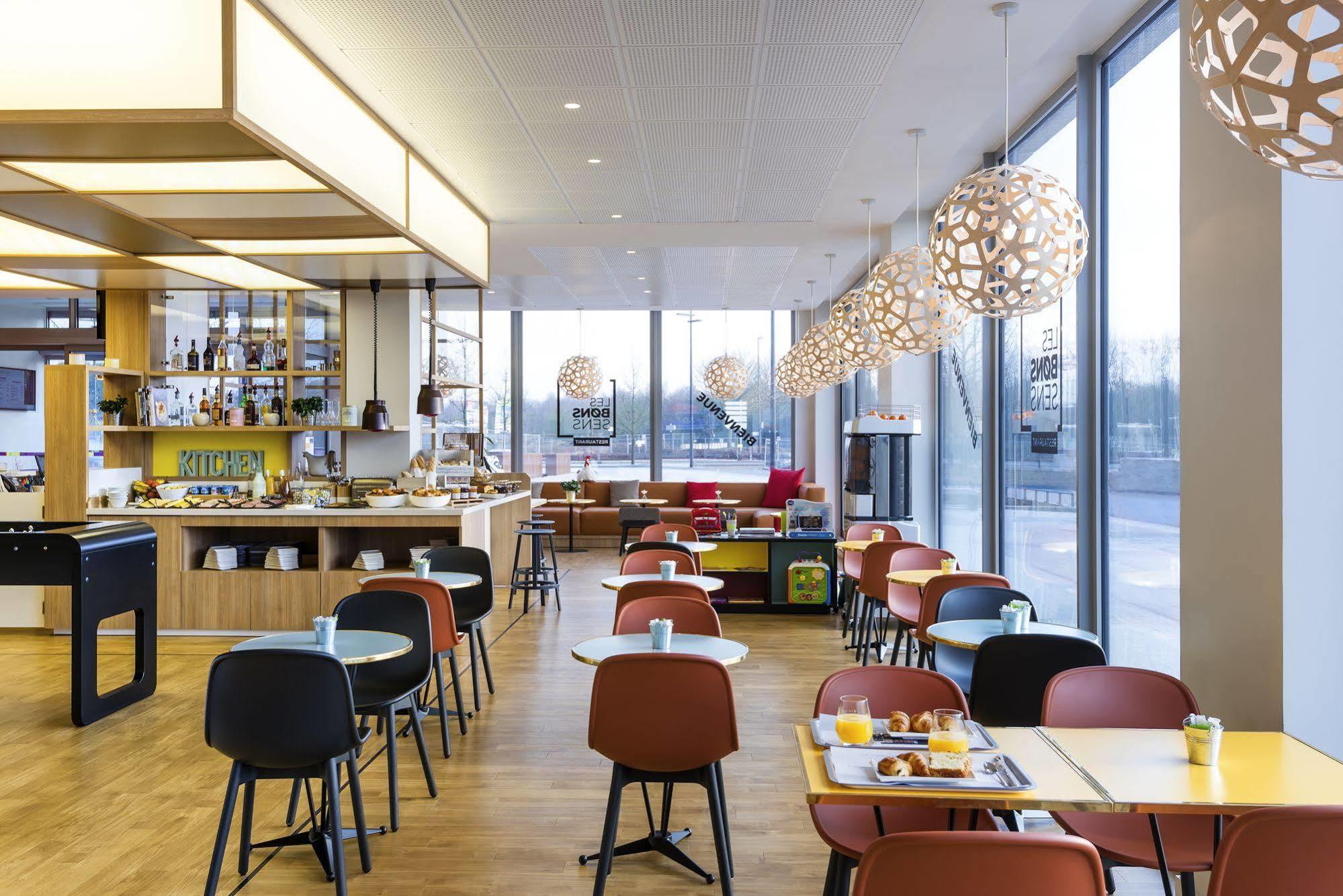 Ibis Styles Guyancourt Versailles Exteriér fotografie